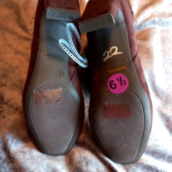 Bin 19. Bamboo boots - Picture 4 of 4